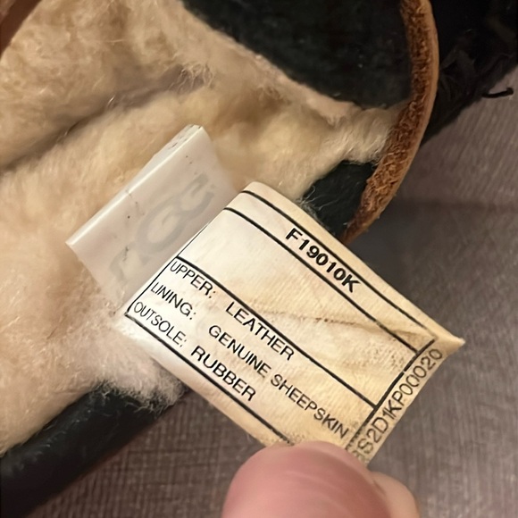 UGG Size 6 Dakota Slipper in Black - Picture 6 of 12